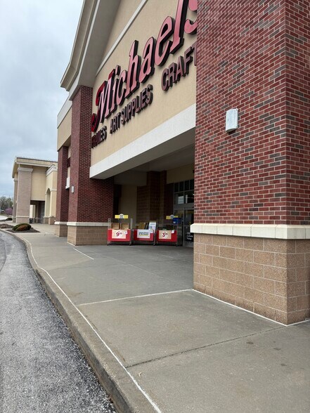 More Photos Of 13601-13657 Washington St, Kansas City Freestanding For Sale