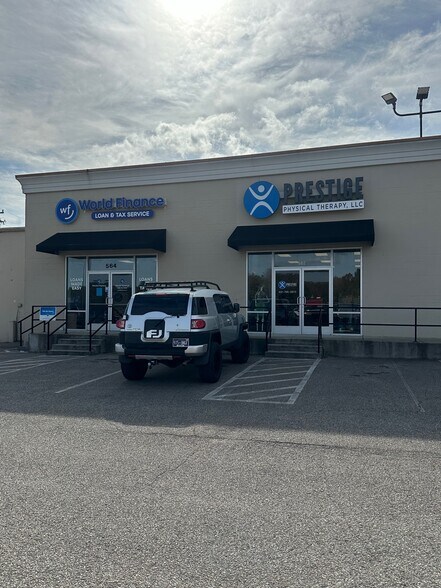 Primary Photo Of 556-564 E Main St, Hohenwald Storefront Retail Office For Lease