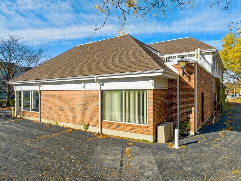More Photos Of 328-350 Ridge Rd, Wilmette Storefront Retail Office For Lease