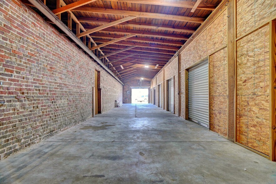 More Photos Of 300 Wilson Ave, Wakefield Sussex Self Storage For Sale