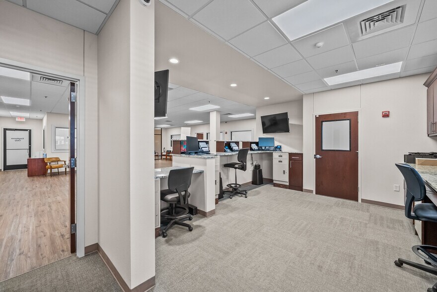 More Photos Of 7202 Slide Rd, Lubbock Medical For Lease