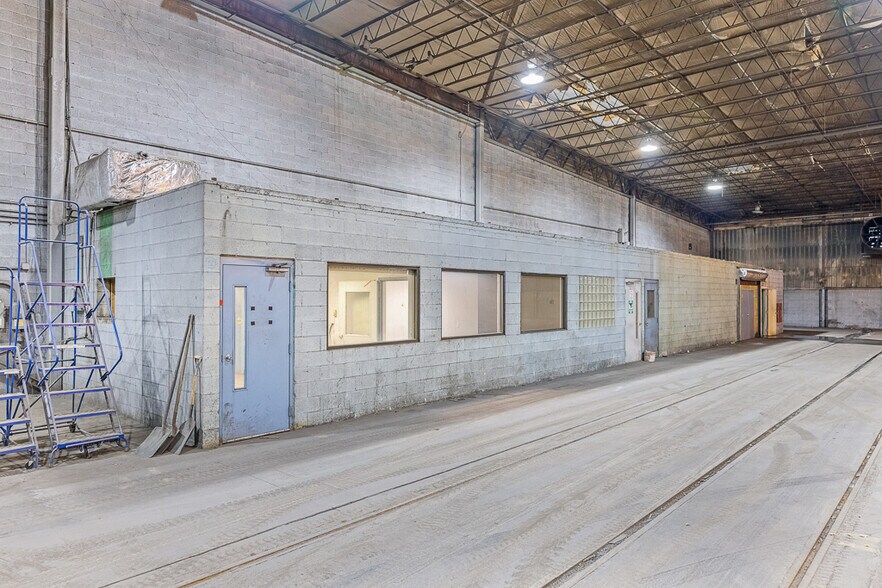 More Photos Of 1001 E Broadway St, Alliance Industrial For Lease