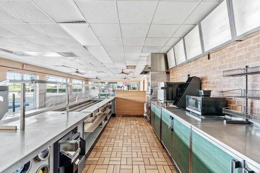 More Photos Of 5 Lane St, Yemassee Storefront For Lease