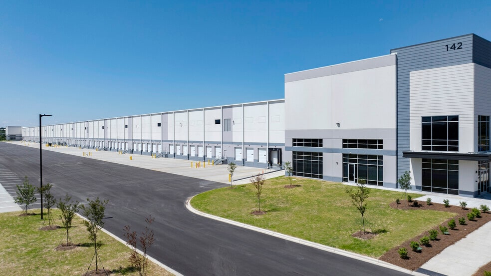 More Photos Of 142 Serviceberry Way, Mooresville Distribution For Lease