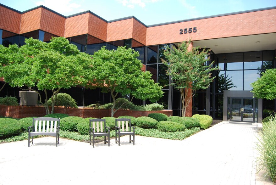 More Photos Of 2555 Kingston Rd, York Office For Lease