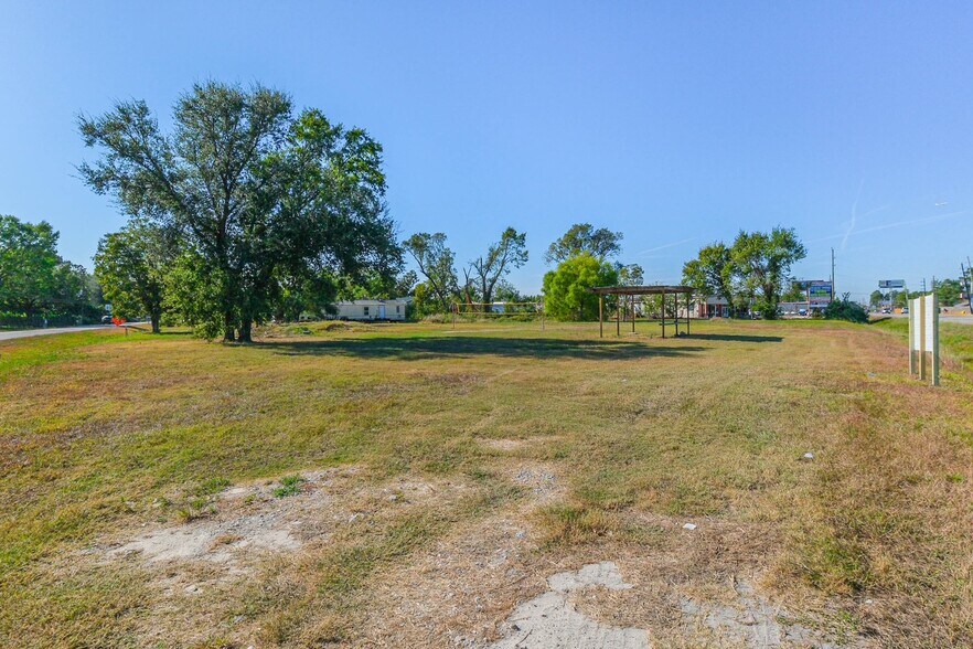 More Photos Of 11711 Veterans Memorial Dr, Houston Land For Sale