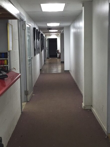 More Photos Of 25080 Lakeland Blvd, Euclid Auto Dealership For Sale