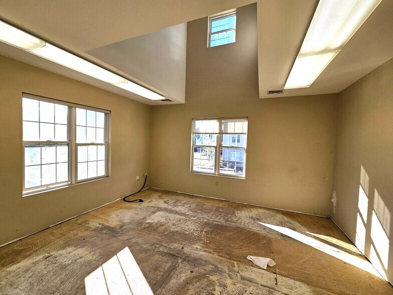 More Photos Of 5 Walter E Foran Blvd, Flemington Medical For Lease