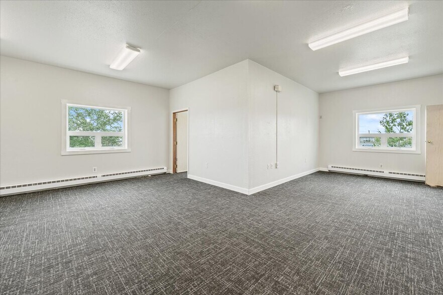 More Photos Of 3408 International St, Fairbanks Warehouse For Lease