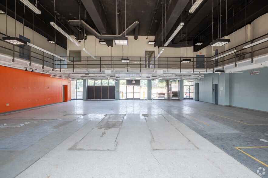 More Photos Of 2211 N Bellflower Blvd, Long Beach Freestanding For Lease