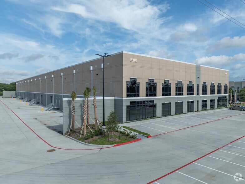 More Photos Of 9220 Kirby Dr, Houston Unknown For Lease