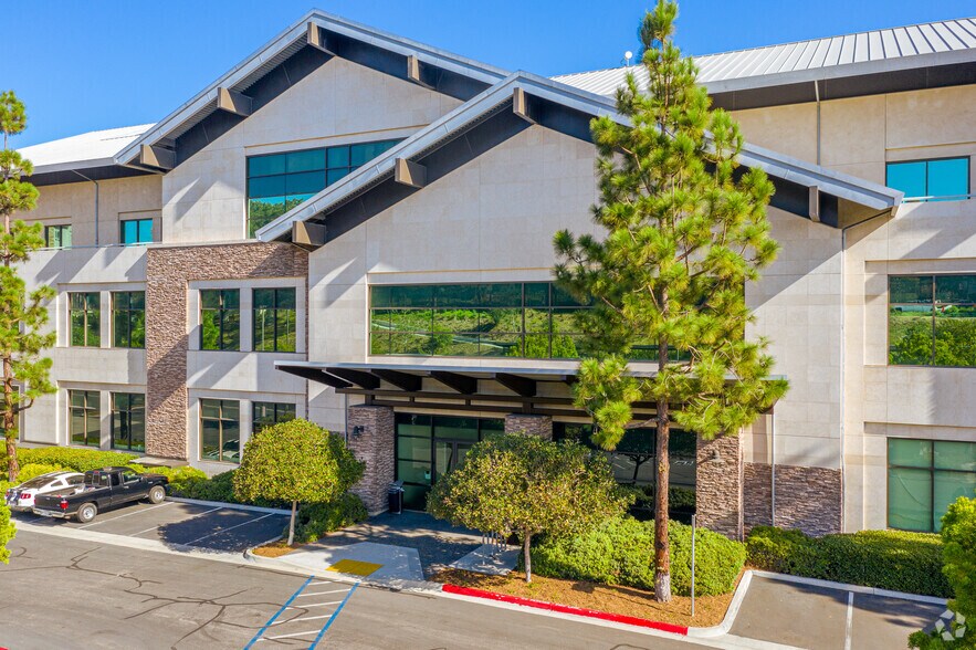 More Photos Of El Camino Real @ Del Mar Heights Road @ Del Mar Heights Road, San Diego Unknown For Lease