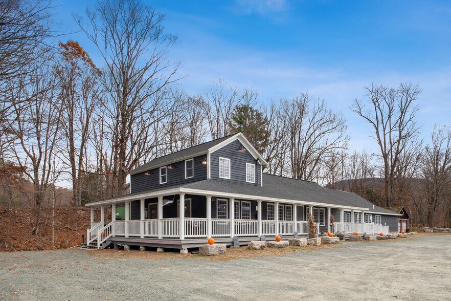 More Photos Of 17 Cherry Plain Sq, Berlin Restaurant For Sale