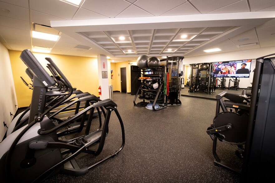 More Photos Of 175 Pinelawn Rd, Melville Office For Lease