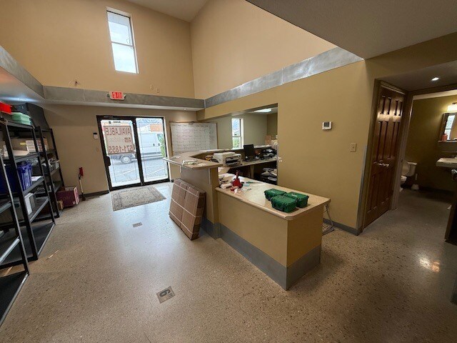 More Photos Of 3330 S 300 W, Salt Lake City Showroom For Lease