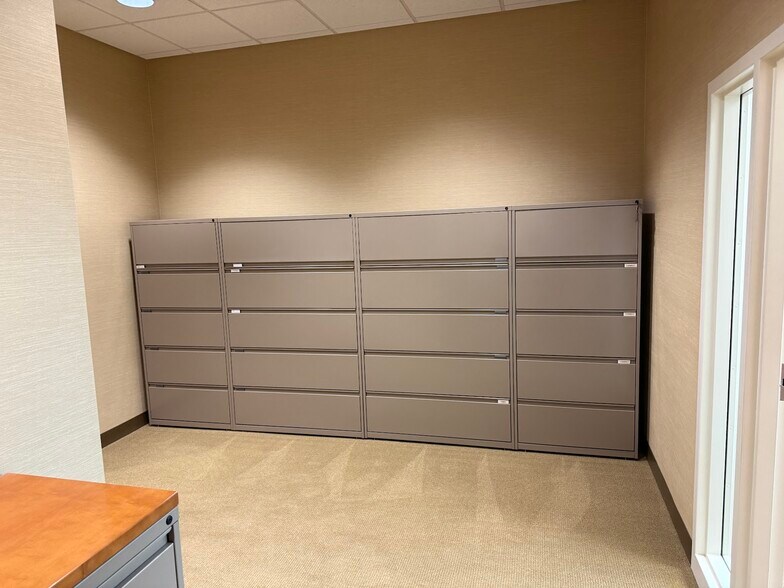 More Photos Of 8235 N Holly Rd, Grand Blanc Office For Lease