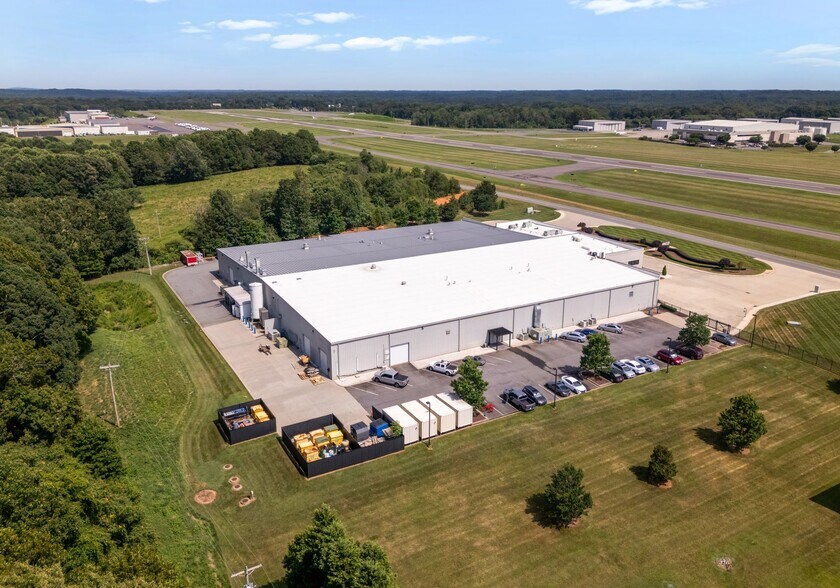 More Photos Of 258 Aviation Dr, Statesville Warehouse For Sale