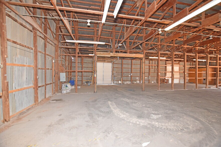More Photos Of 302 Industrial Ave, Odessa Warehouse For Sale