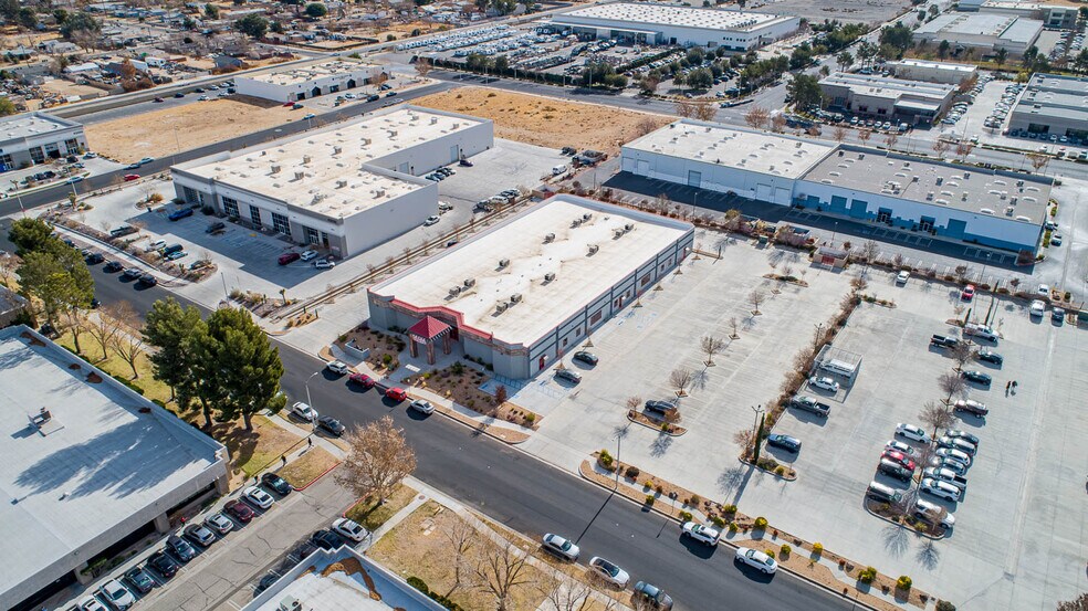 More Photos Of 356 E Avenue K6 Ave, Lancaster Showroom For Lease