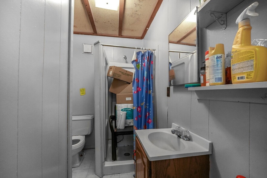 More Photos Of 10907 Main St, Honor Flex For Sale