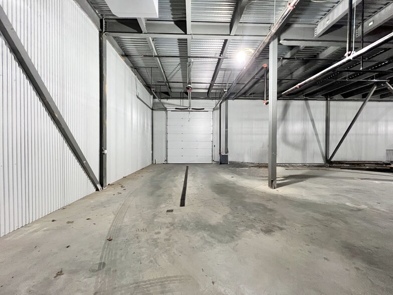 More Photos Of 114 Lancaster Rd, Shirley Freestanding For Lease