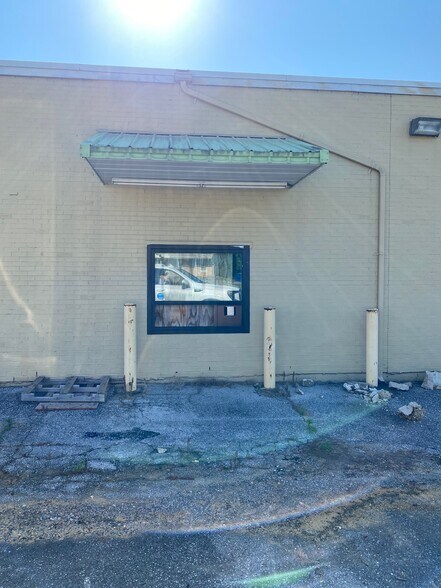 More Photos Of 809 Varsity Dr, Tupelo Storefront For Lease