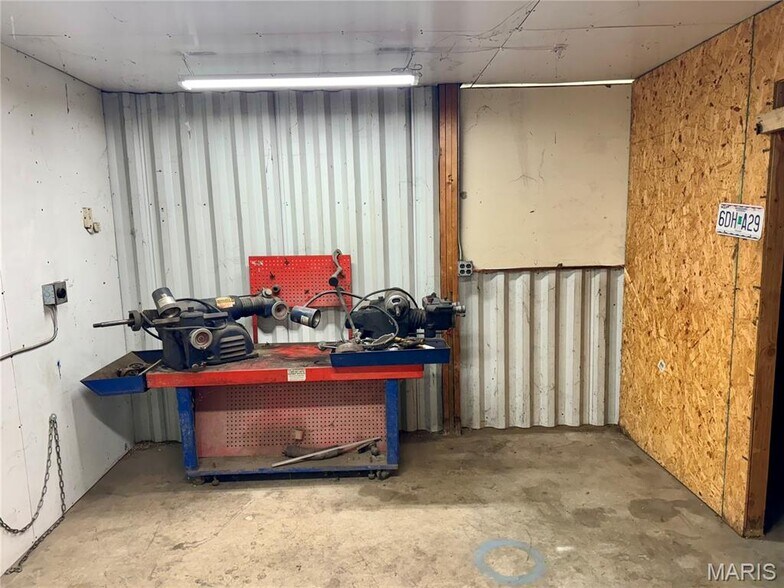 More Photos Of 100 W Foreman St, Jonesburg Showroom For Sale