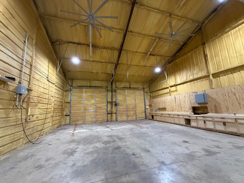 More Photos Of 930 SW 24th Ave, Goldsby Warehouse For Lease