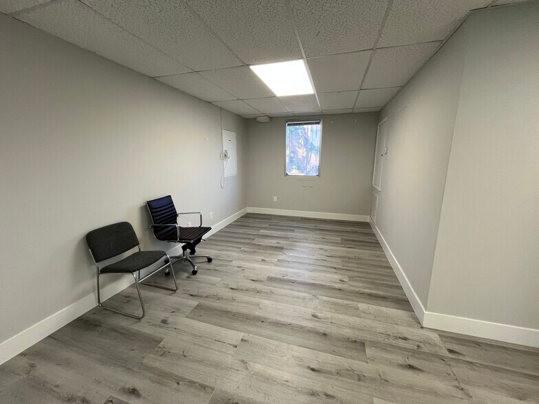 More Photos Of 1469 Colonial Blvd, Fort Myers Storefront Retail Office For Lease