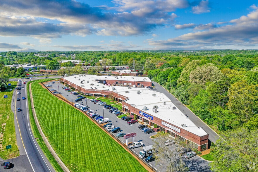 More Photos Of 800 Clanton Rd, Charlotte Unknown For Lease