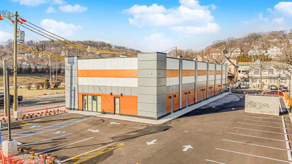 More Photos Of 752 Targee St, Staten Island Storefront Retail Office For Lease