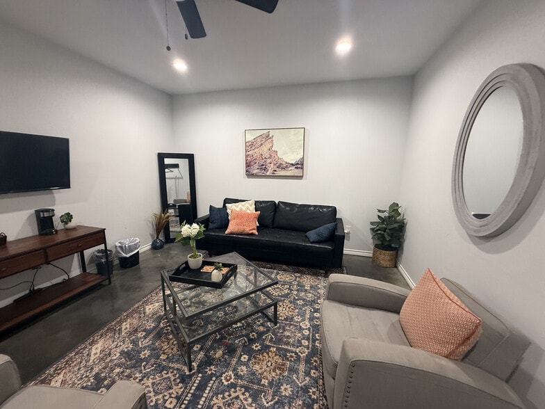 More Photos Of 1524 S Broadway St, Joshua Lodge Meeting Hall For Lease