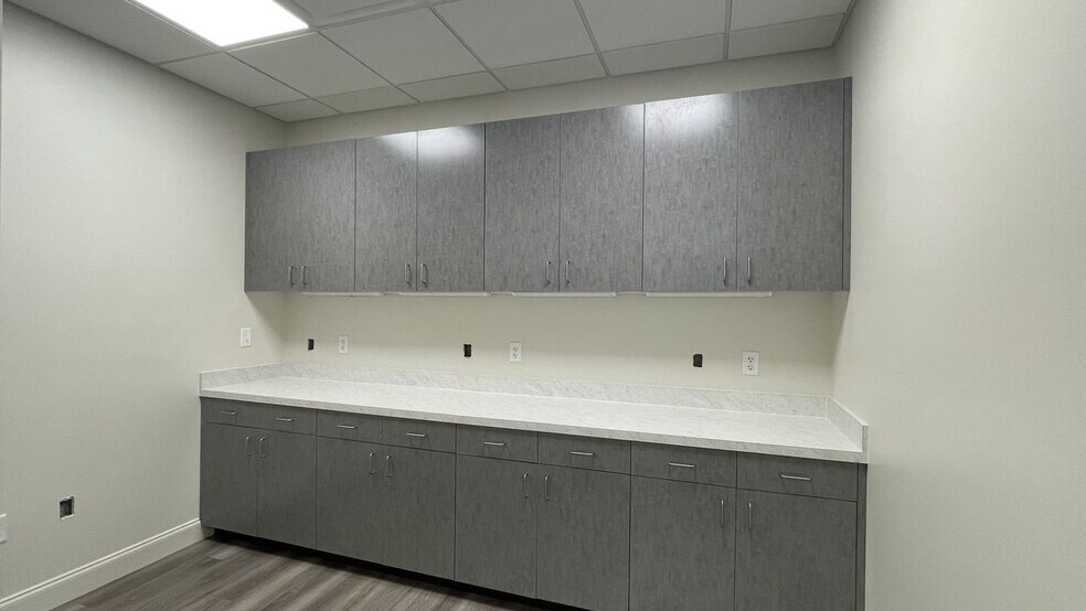 More Photos Of 17250 Jefferson Hwy, Baton Rouge Office For Lease