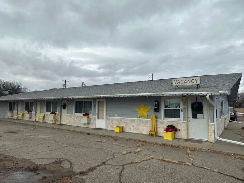 Primary Photo Of 810 E US Hwy 275, Ewing Hotel For Sale