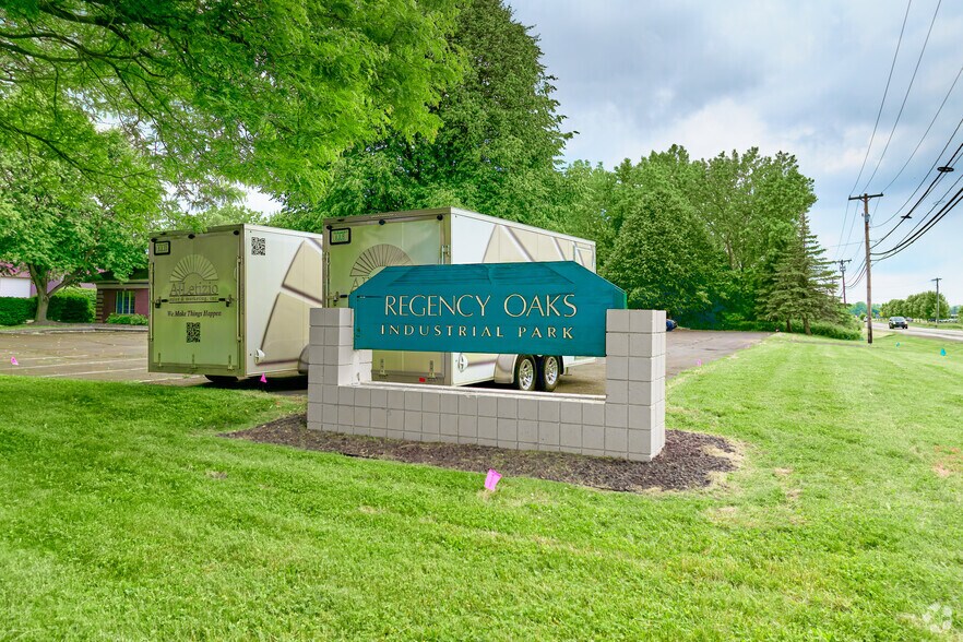 More Photos Of 10 Regency Oaks Blvd, Rochester Warehouse For Lease