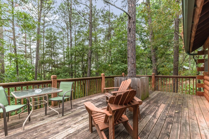 More Photos Of 15695 Highway 187, Eureka Springs Hotel For Sale