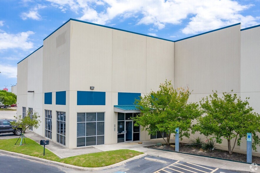 More Photos Of 5850 Corridor Pky, Schertz Warehouse For Lease