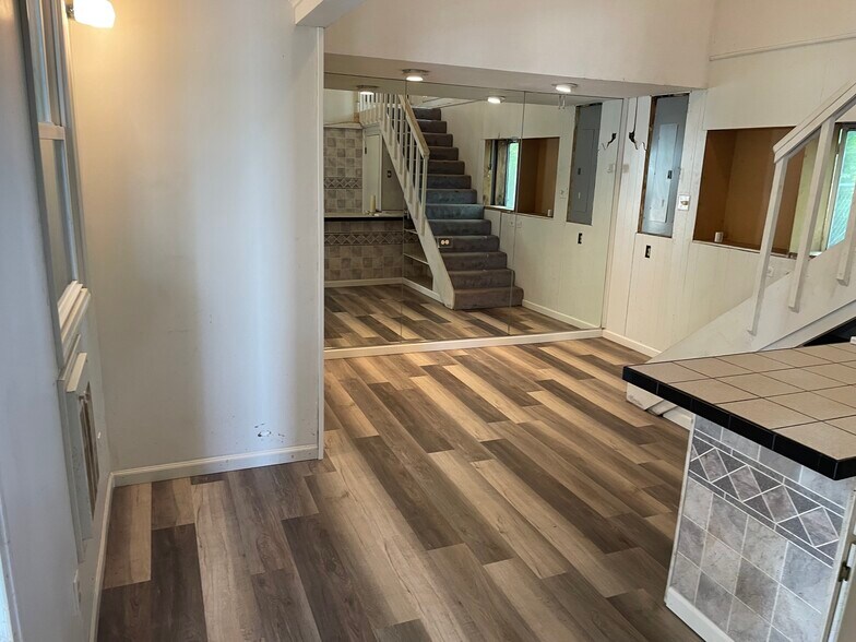 More Photos Of 414 Highway 42, Osage Beach Flex For Lease