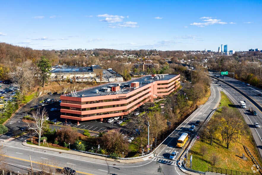 More Photos Of 399 Knollwood Rd, White Plains Office For Lease
