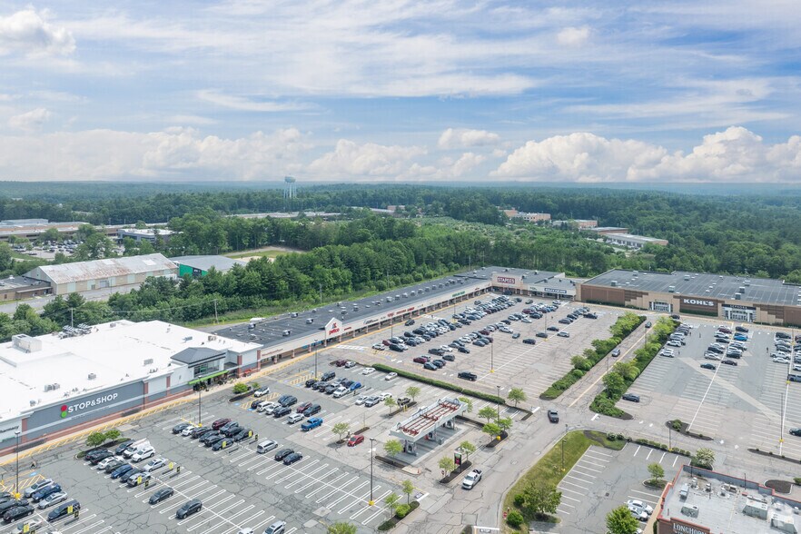 More Photos Of 125 Church St, Pembroke Freestanding For Lease