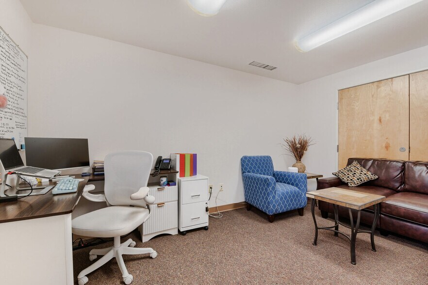 More Photos Of 641 E 112th Ave, Northglenn Veterinarian Kennel For Sale