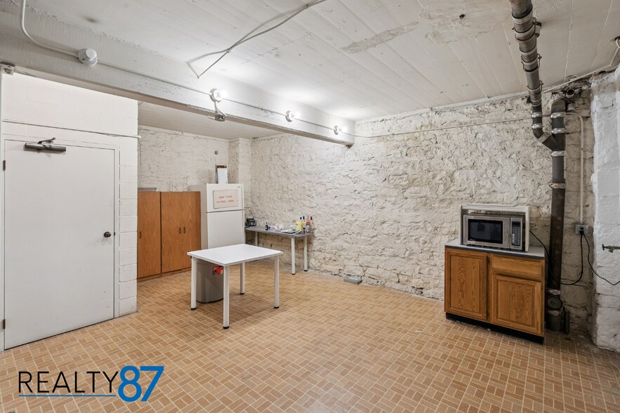 More Photos Of 724 3rd Ave SE, Cedar Rapids Freestanding For Lease