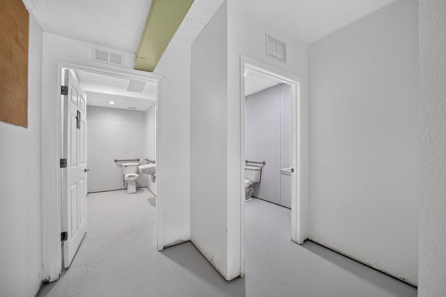 More Photos Of 5195 E Silver Springs Blvd, Silver Springs Freestanding For Sale