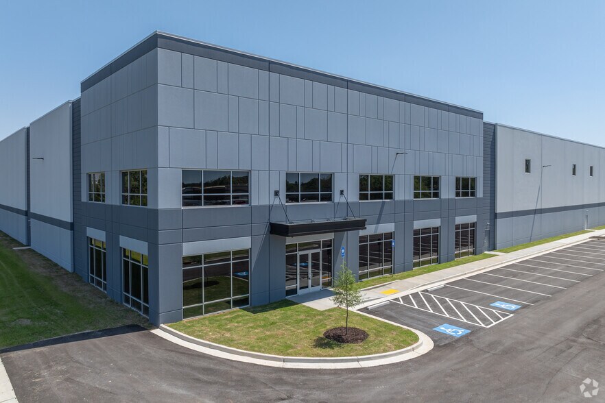 More Photos Of Jessie Cronic Rd & I-85, Braselton Unknown For Lease