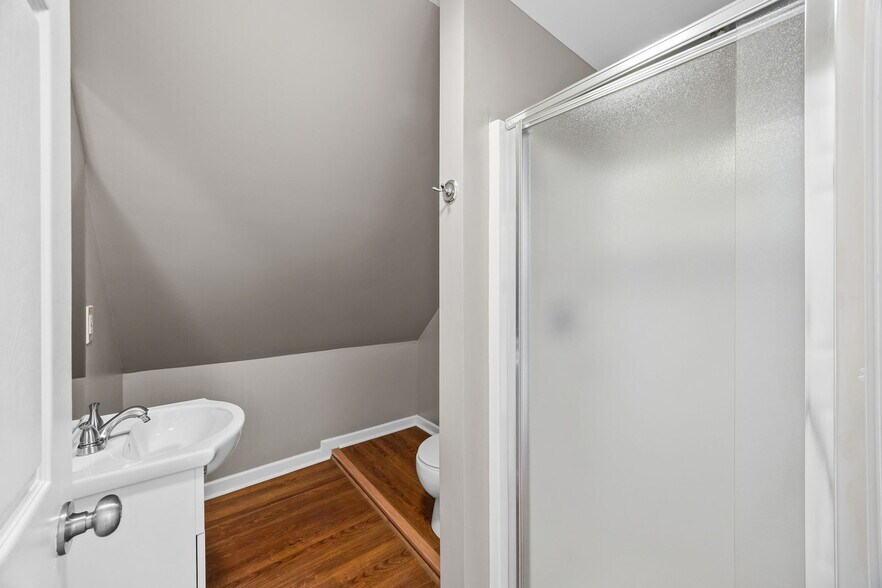 More Photos Of 275 E Henry St, Spartanburg Office Residential For Sale