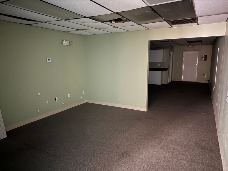 More Photos Of 2695 N University Dr, Sunrise Unknown For Lease