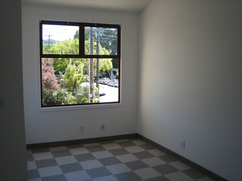 More Photos Of 6555-6557 Shattuck Ave, Oakland Office Residential For Lease