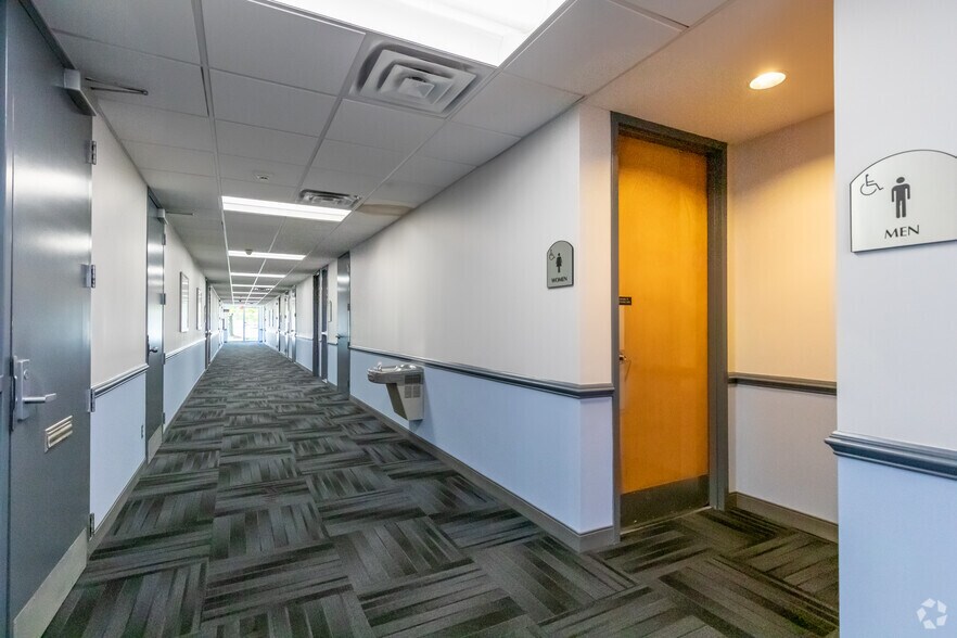 More Photos Of 37300 Dequindre Rd, Sterling Heights Medical For Lease