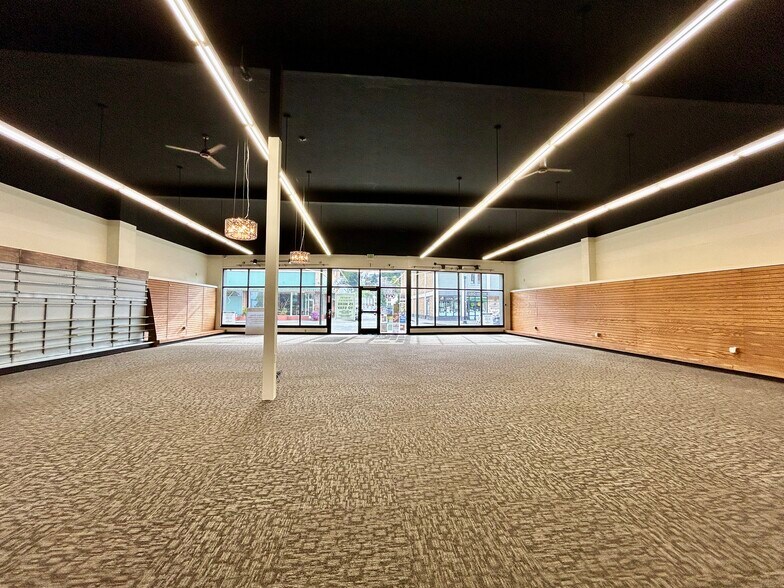 More Photos Of 221 S 1st St, Mount Vernon General Retail For Lease