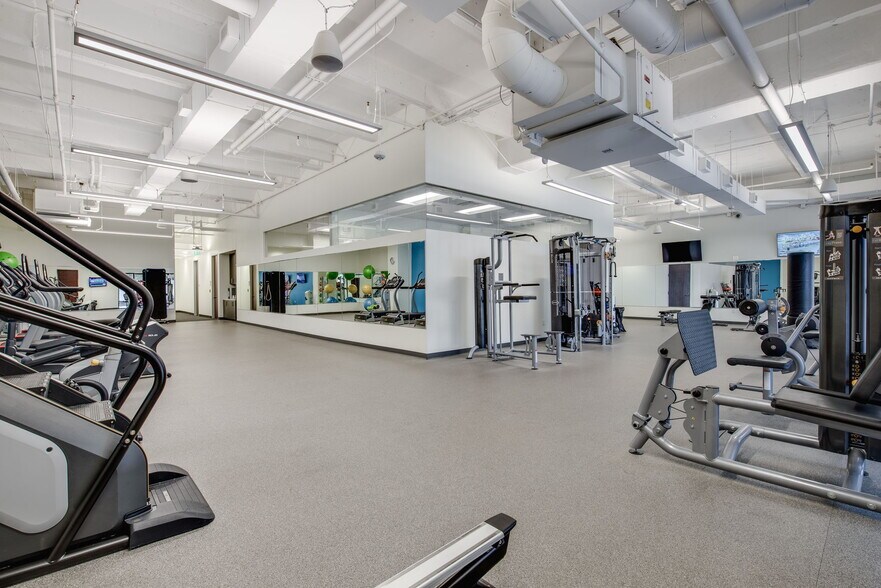 More Photos Of 14131 Midway Rd, Addison Office For Lease